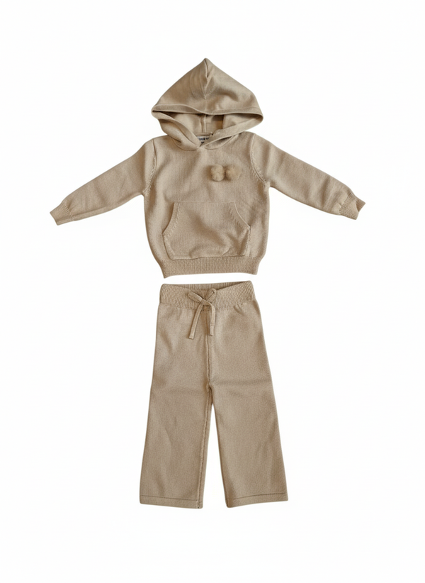 Completo in maglia con pon pon